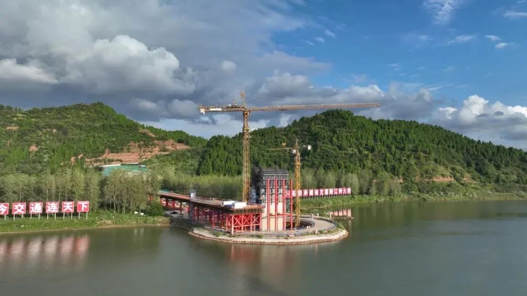 媒體報道 | 成達萬高鐵南充嘉陵江特大橋正式開啟主梁施工