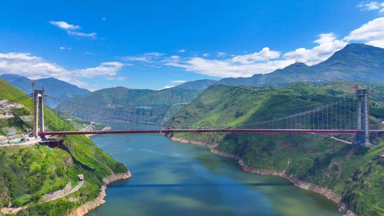 媒體關(guān)注 | 見證脫貧攻堅與鄉(xiāng)村振興有效銜接！宜攀高速川滇金沙江特大橋順利合龍